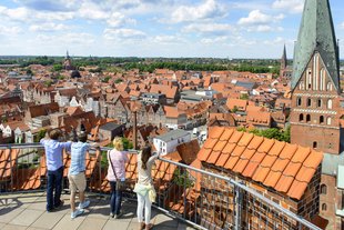 Blick vom Wasserturm auf die Altstadt, Lüneburg © Hans-Jürgen Wege