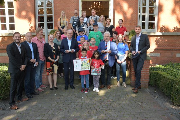Auftakt zu "Freedag is Plattdag" 2021 mit Ministerpräsident Stefan Weil im Ständesaal der Ostfriesischen Landschaft in Aurich © Graber/Ostfriesische Landschaft