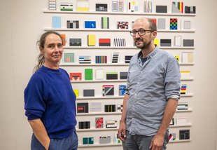 Simone Fezer, Gewinnerin des Kunstpreises 2020/2021 und Paul Harper. Foto: Hans-Jürgen Wege. Simone Fezer, Gewinnerin des Kunstpreises 2020/2021 und Paul Harper. Foto: Hans-Jürgen Wege.