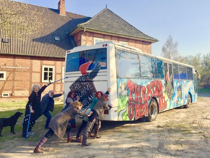 Ein Spielort der Freien Bühne Wendland: der Theaterbus © Freie Bühne Wendland