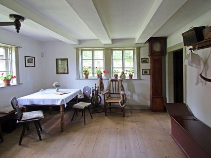 Winser Museumshof, Zweiständerhaus: Blick in die Dönz, die beheizbare Stube im Zweiständer-Fachwerkhaus © CTM GmbH