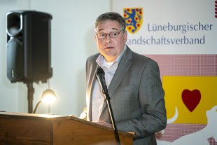 Dr. Ulrich Brohm, Leiter des Museumsdorfs Hösseringen. Foto: Hans-Jürgen Wege.